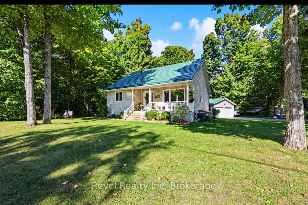 Property Photo:  18 Rue Vanier Road  ON L9M 0J2 