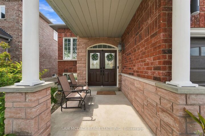 Property Photo: 400 Forest Fountain Drive ON L4H 1W4