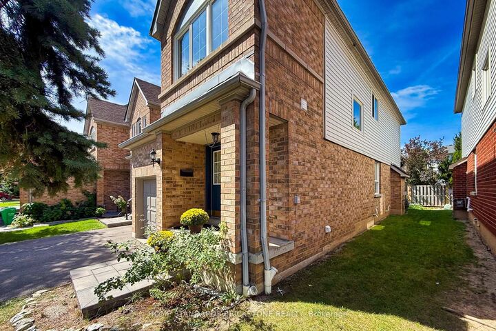 Property Photo: 5230 Glen Erin Drive 33 ON L5M 5Z7