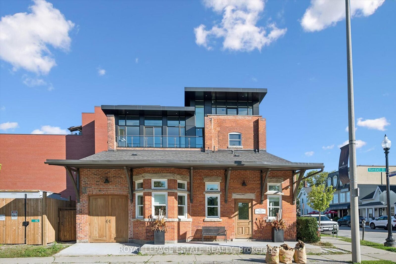 Property Photo:  139 Thomas Street 5  ON L6J 3A9 