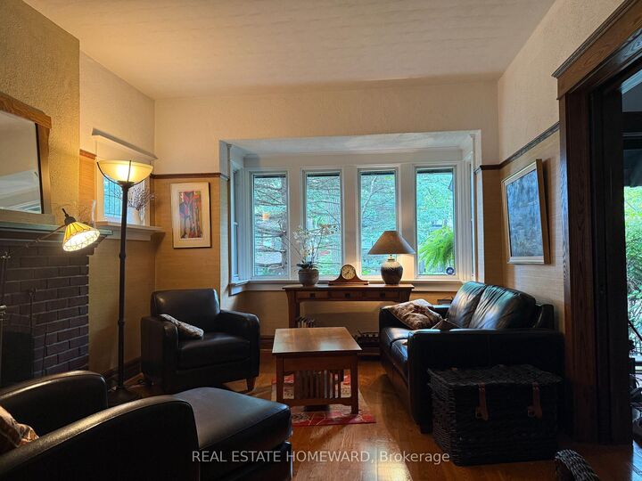 Photo de la propriété:  61 Normandy Boulevard  ON M4L 3K4 