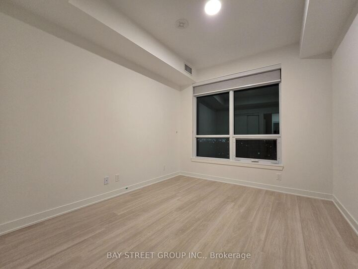 Property Photo:  50 Upper Mall Way 1806  ON L4J 0L8 
