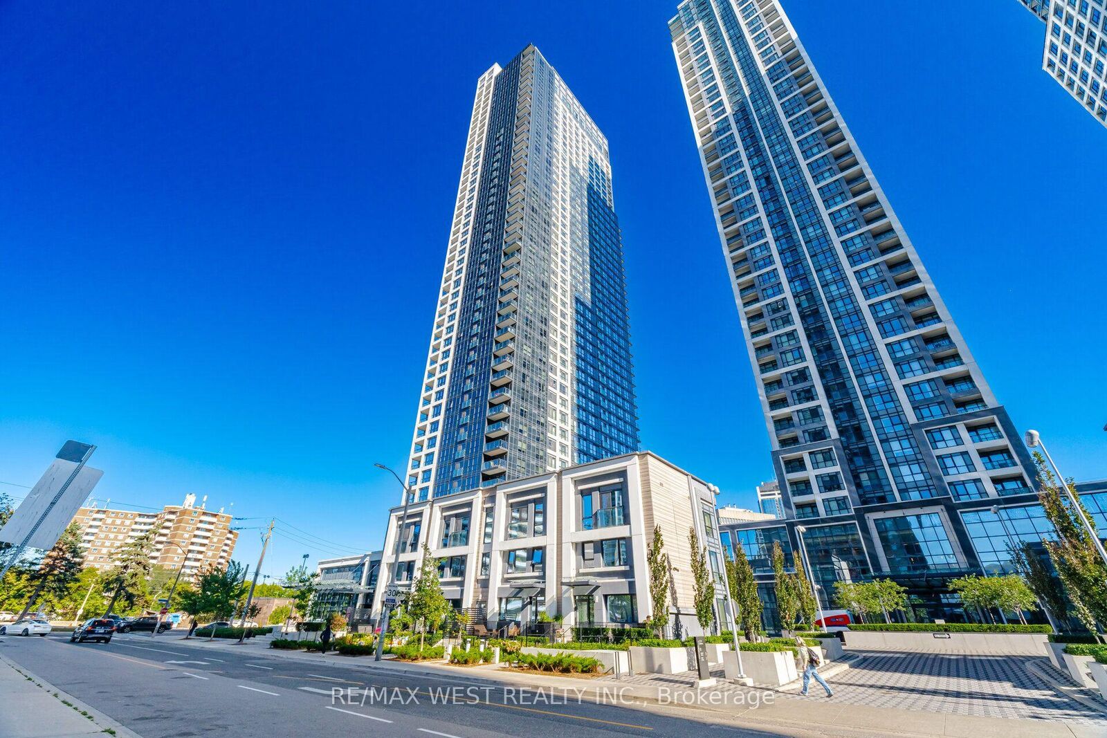 Property Photo: 5 Mabelle Avenue 1327 ON M9A 0C8