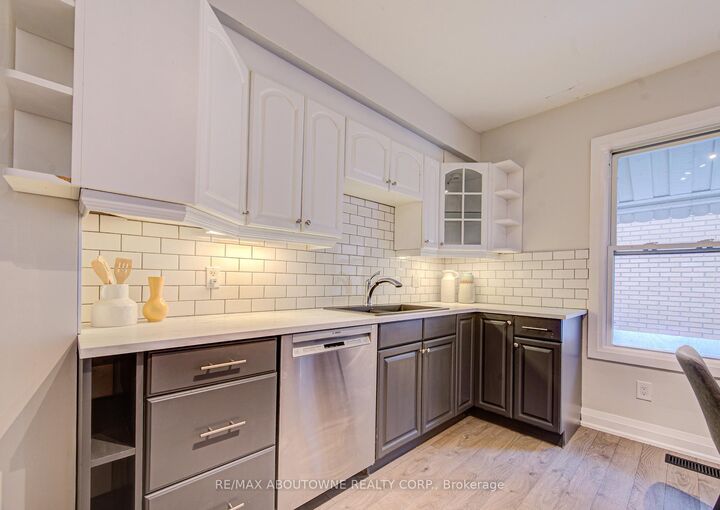 Property Photo:  227 East 23rd Street  ON L8V 2X2 
