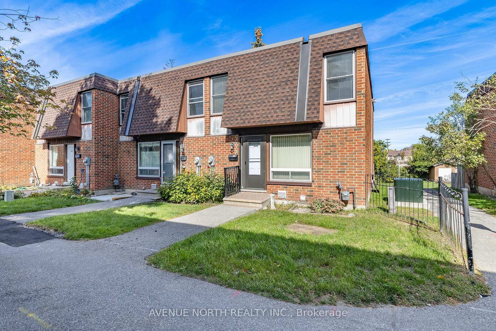 Property Photo:  2270 Cotters Crescent 239  ON K1V 8Y6 