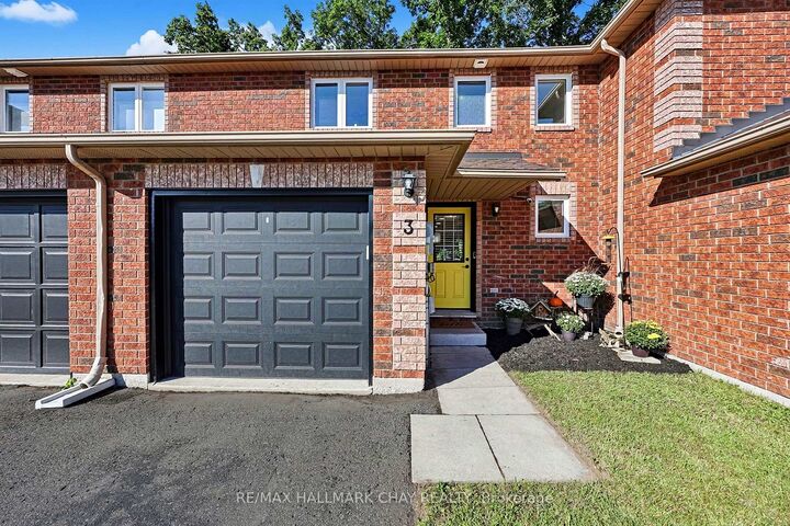 Property Photo: 38 Kenwell Crescent 3 ON L4N 0Z6