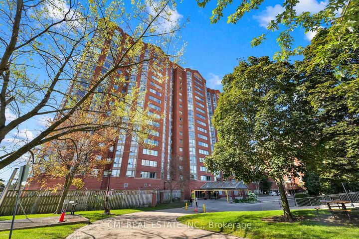 Photo de la propriété: 2466 Eglinton Avenue E 1510 ON M1K 5J8