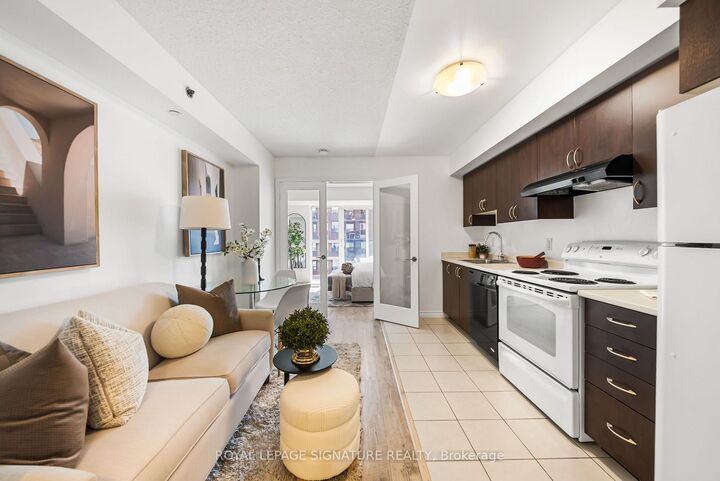 Property Photo: 35 Saranac Boulevard 721 ON M6A 2G4