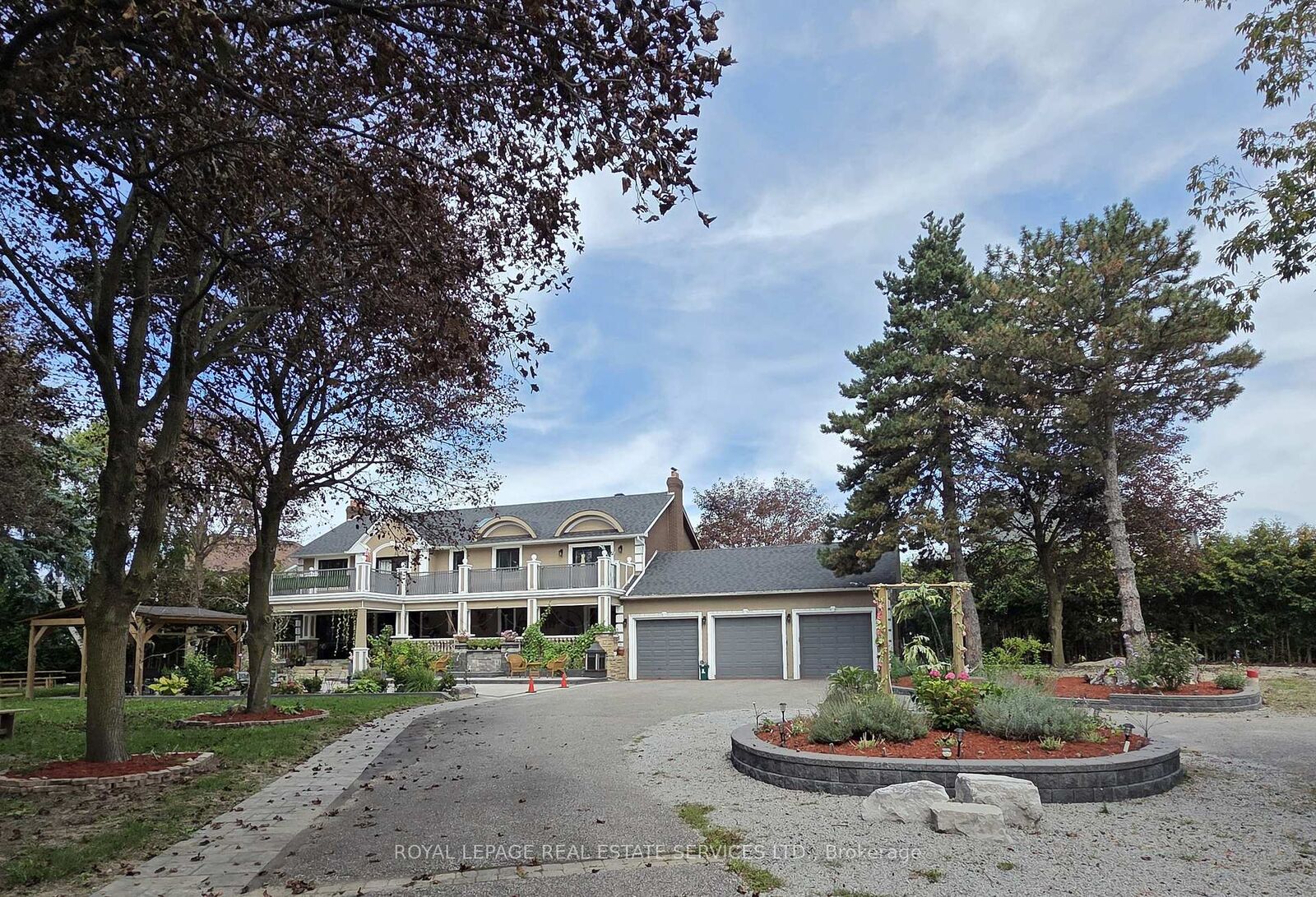 Property Photo:  