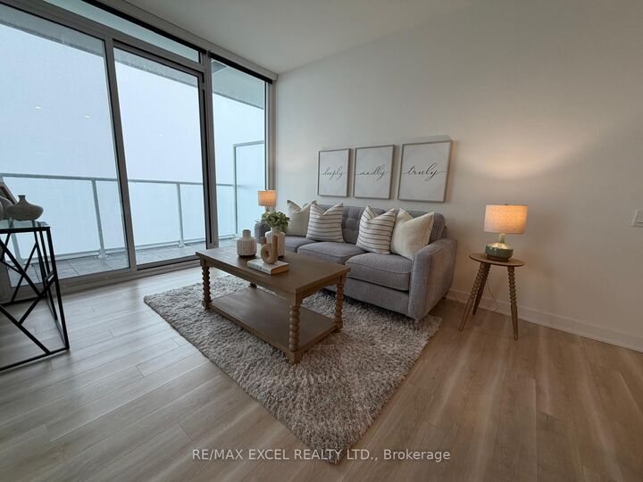 Photo de la propriété: 17 Bathurst Street 4606 ON M5V 0N1