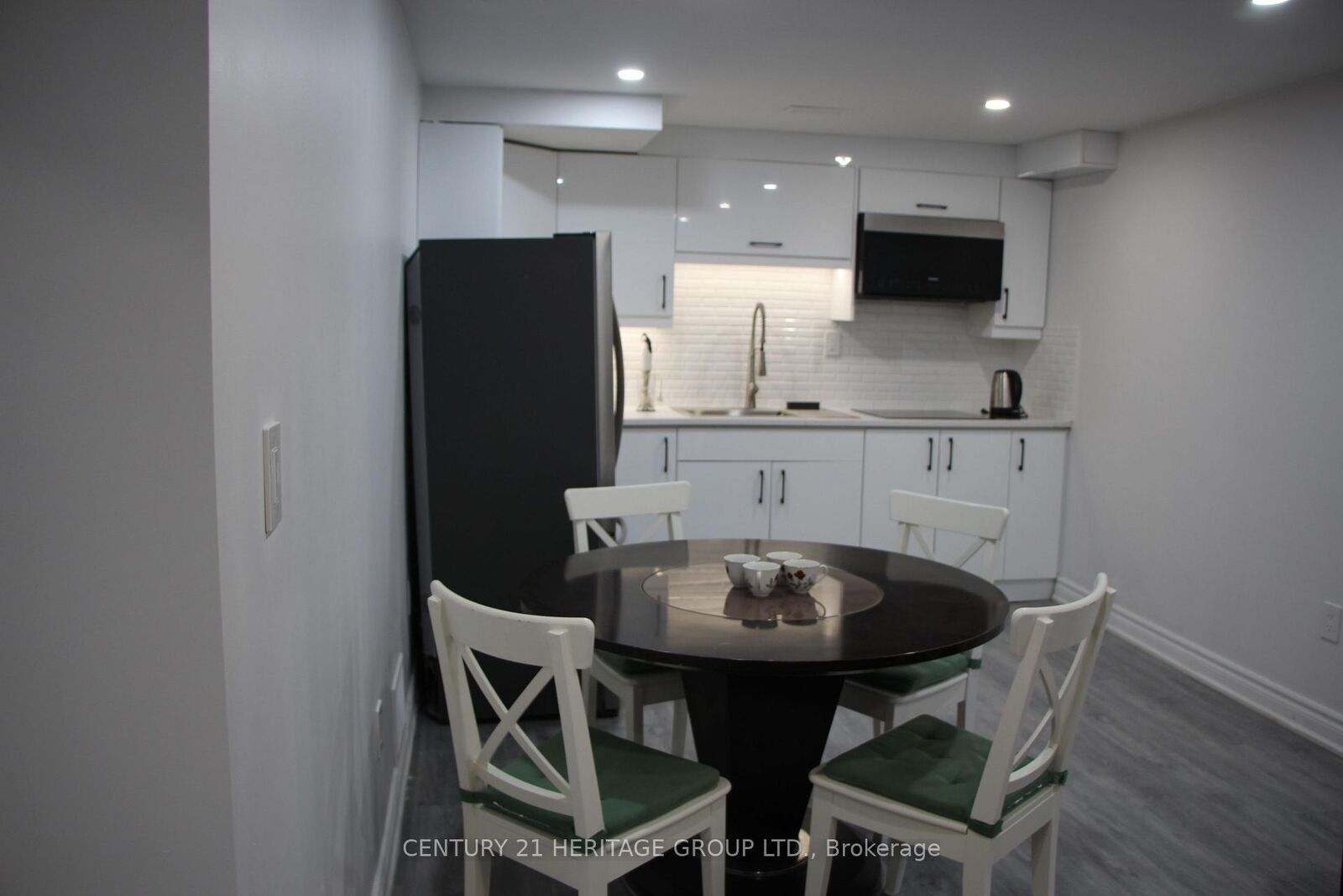 Property Photo:  306 Salisbury Lane  ON L3Y 8A5 