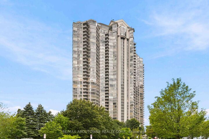 Property Photo:  45 Kingsbridge Garden Circle 901  ON L5R 3K4 