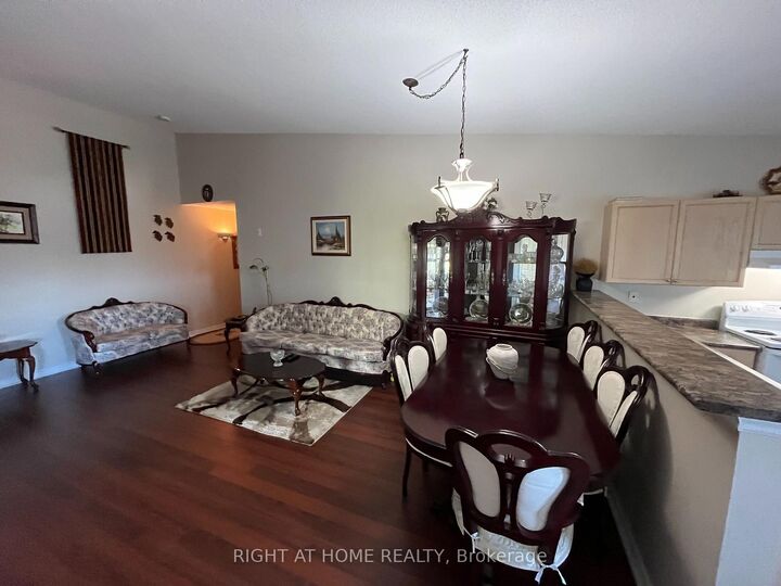 Property Photo:  1487 Maple Avenue 401  ON L6T 0B7 