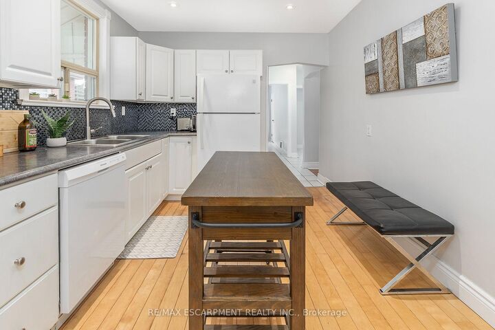 Property Photo:  282 East 13th Street  ON L9A 3Z9 
