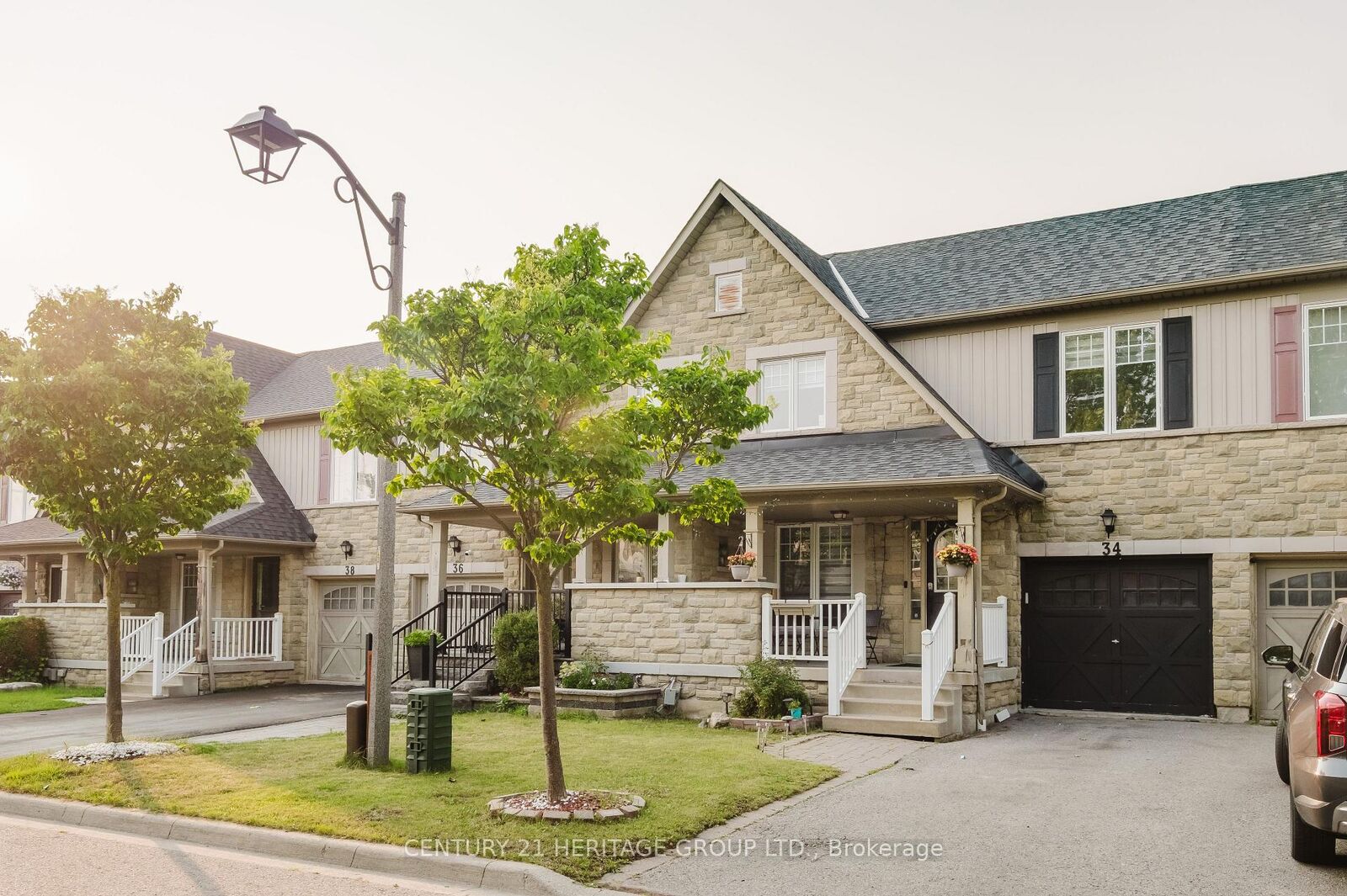 Property Photo:  34 Haverhill Crescent  ON L1R 3E7 