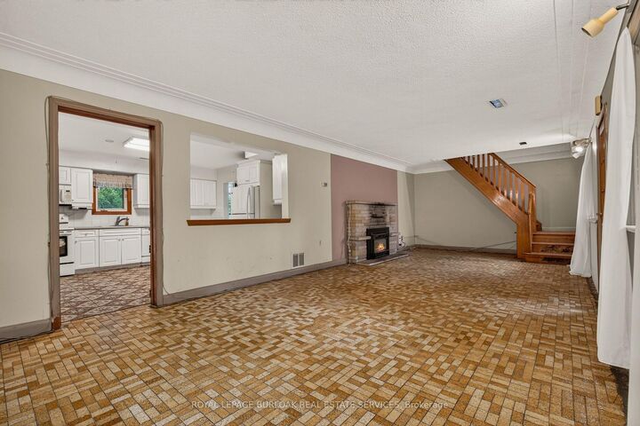 Property Photo:  539 Enfield Road  ON L7T 2X5 