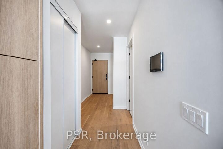 Property Photo:  109 Erskine Avenue 1906  ON M4P 1Y5 