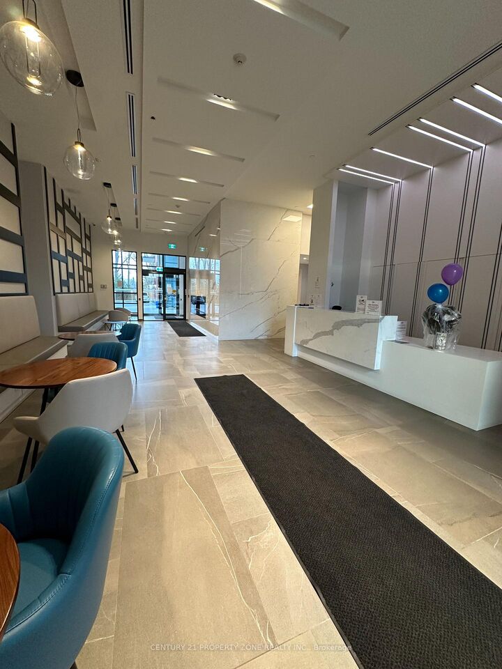 Property Photo:  681 Yonge Street 322  ON L4N 4E8 