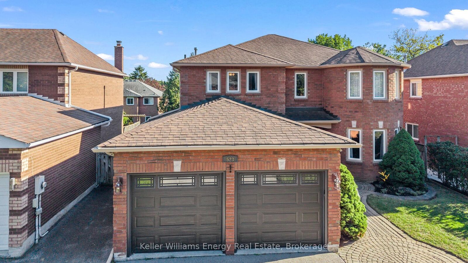 Photo de la propriété: 523 Palmtree Crescent ON L1K 2H2