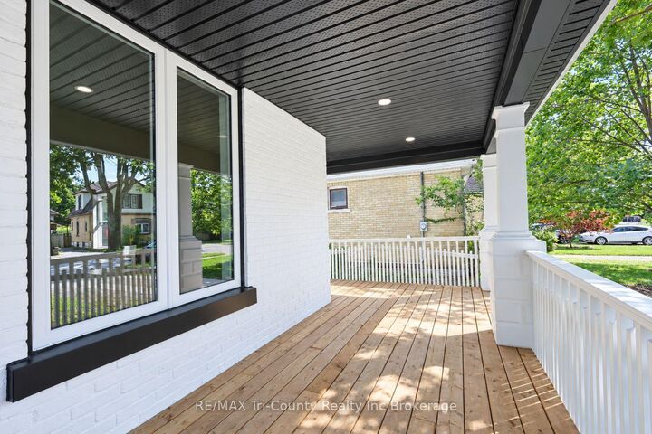 Property Photo:  16 Redan Street  ON N5Z 1Y8 