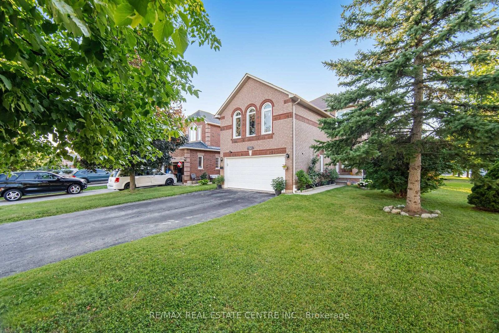 Property Photo:  3725 Althorpe Circle  ON L5N 7G5 