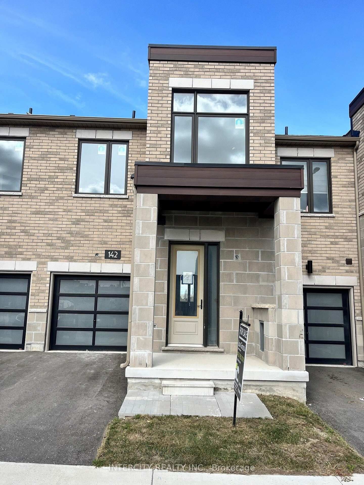 Property Photo:  142 Mumbai Drive (Block 268 Unit 5)  ON L3S 3K5 
