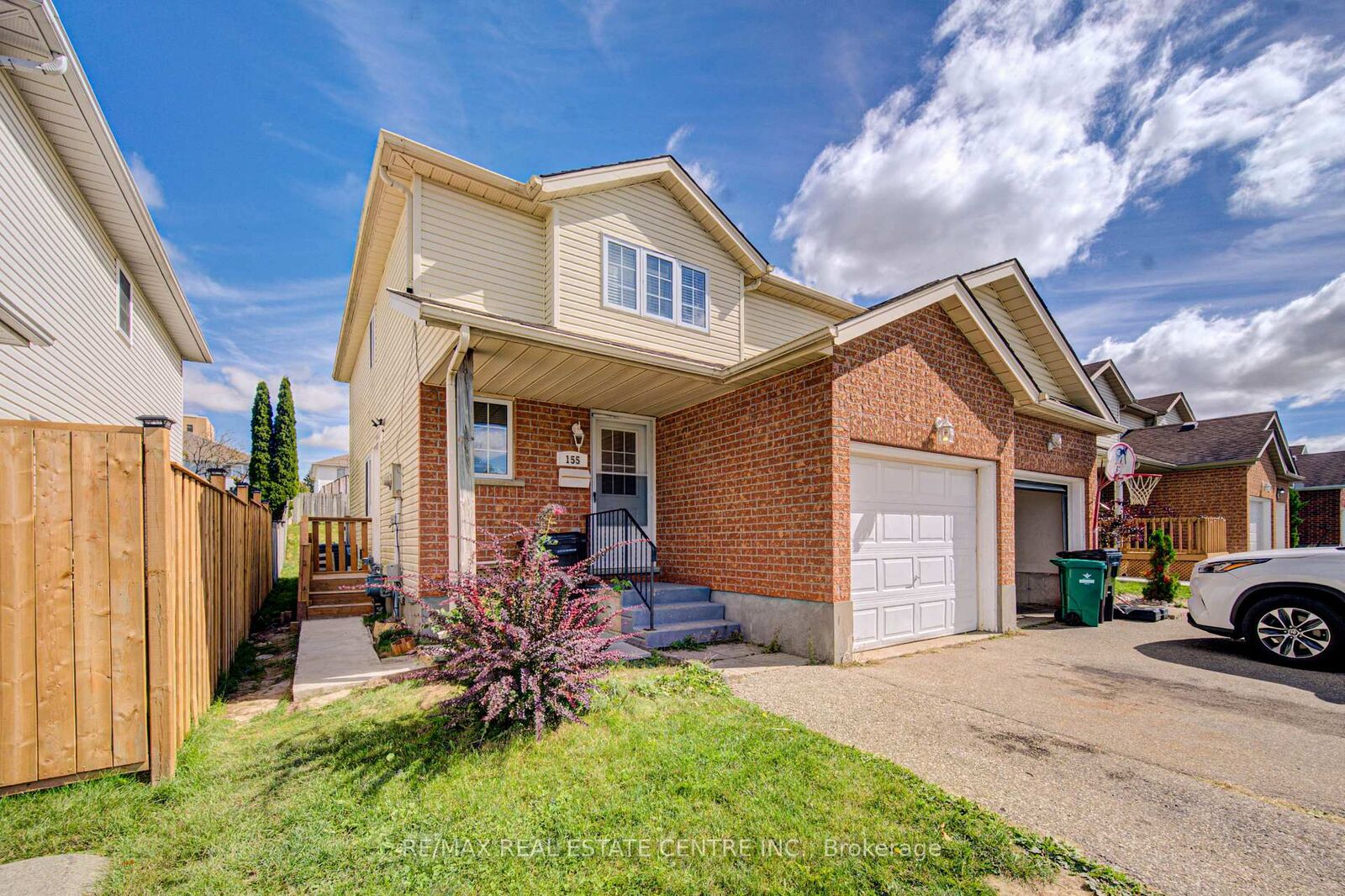 Property Photo:  155 Highbrook Street  ON N2E 3P5 