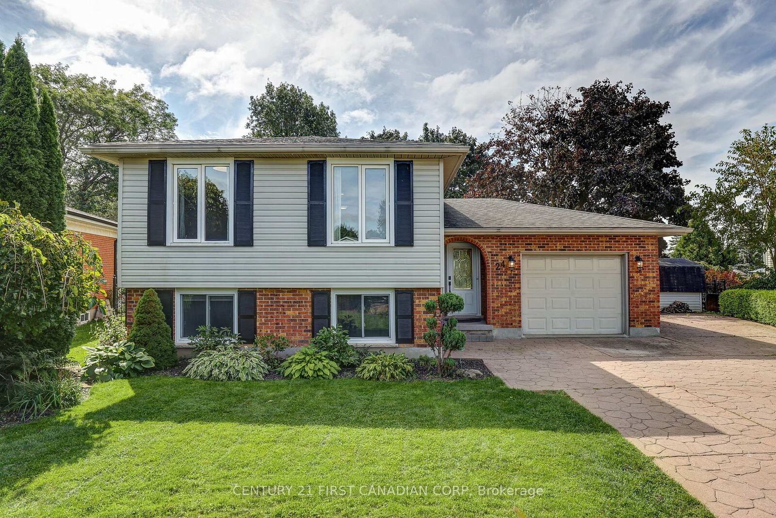 Photo de la propriété: 24 Erinlea Drive ON N5R 5N8