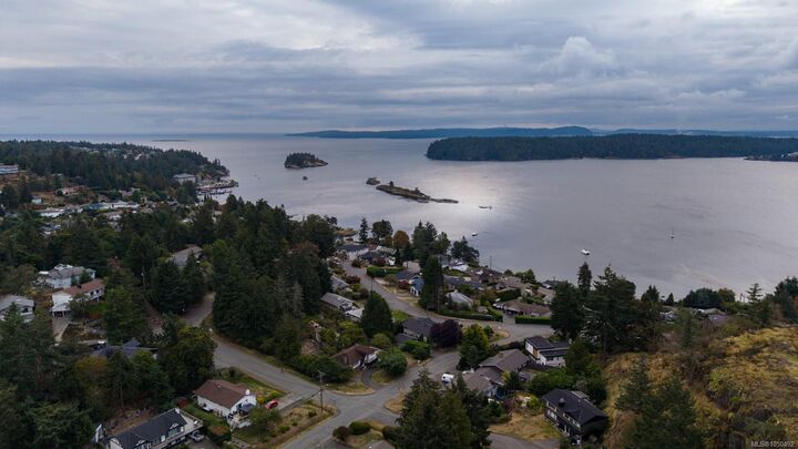 Property Photo:  3161 Marion Way  BC V9T 3Z8 