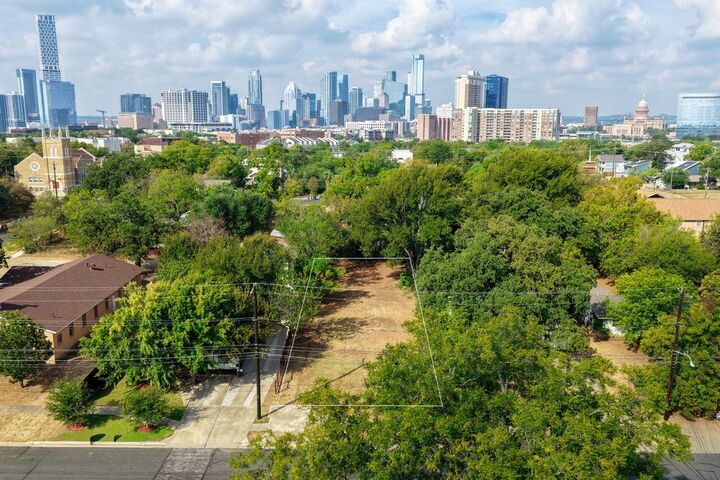 Property Photo:  1172 Angelina Street  TX 78702 