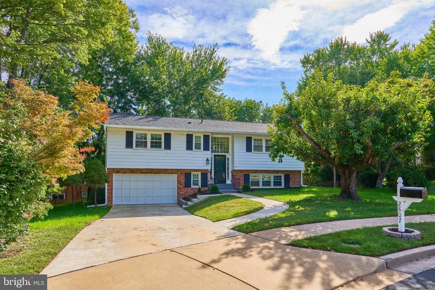 Property Photo: 2807 Schafflind Court VA 22180
