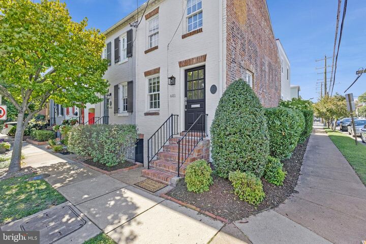Property Photo:  601 S St Asaph Street  VA 22314 