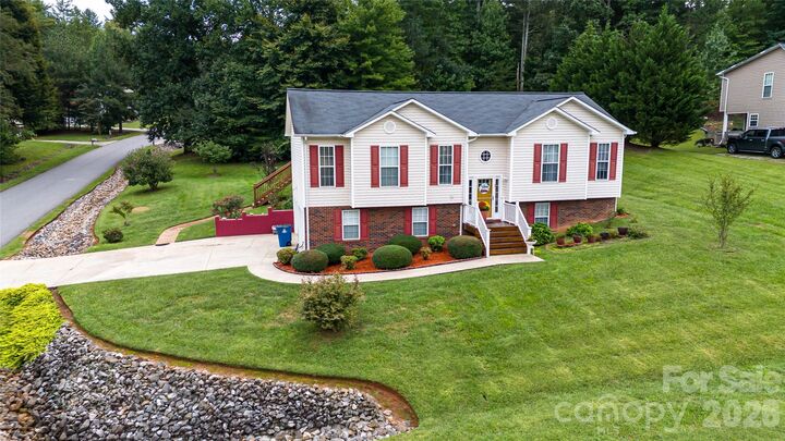 Property Photo: 142 Doe Run NC 28655