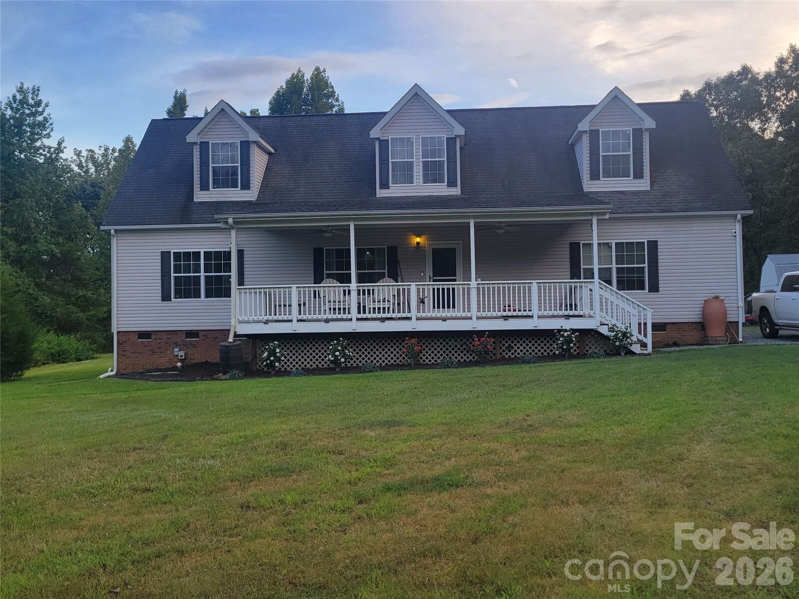 Property Photo:  415 Maye Street  NC 28174 