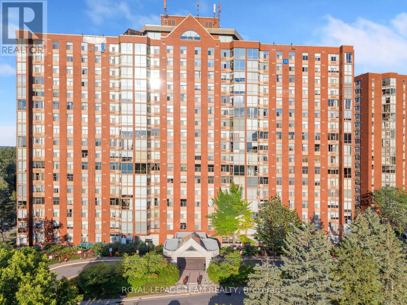 Property Photo:  2759 Carousel Crescent 501  ON K1T 2N5 