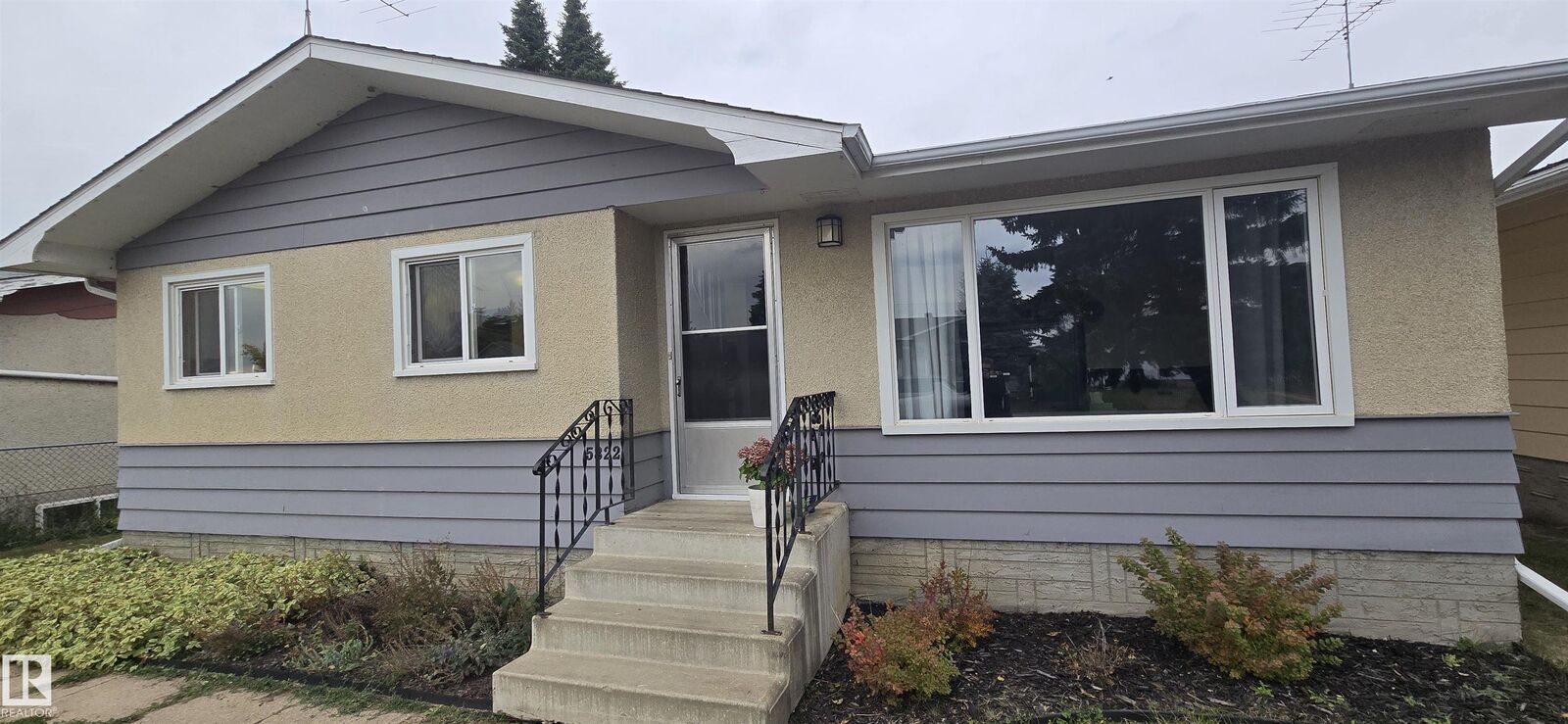 Property Photo:  5822 51 Street  AB T9C 1H9 