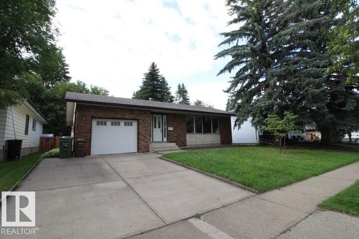 Property Photo:  44 Arlington Drive  AB T8N 2V5 