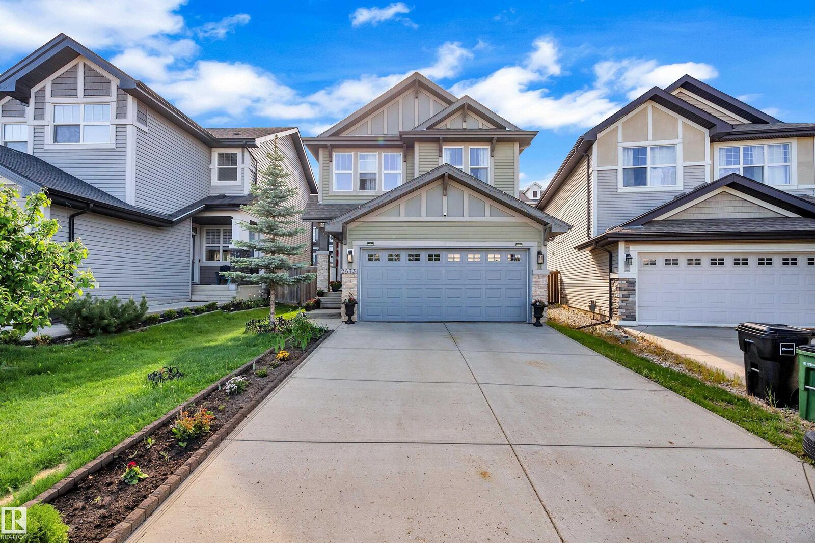 Property Photo:  2573 Cole Crescent SW  AB T6W 2A3 