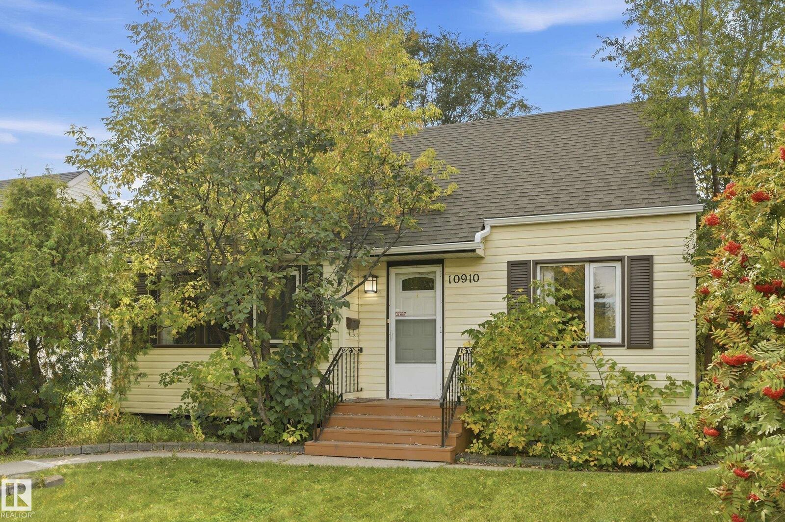 Property Photo:  10910 117 Street NW  AB T5H 3N6 
