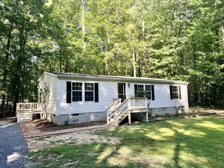 Property Photo:  19501 Pefley Dr  VA 23420 
