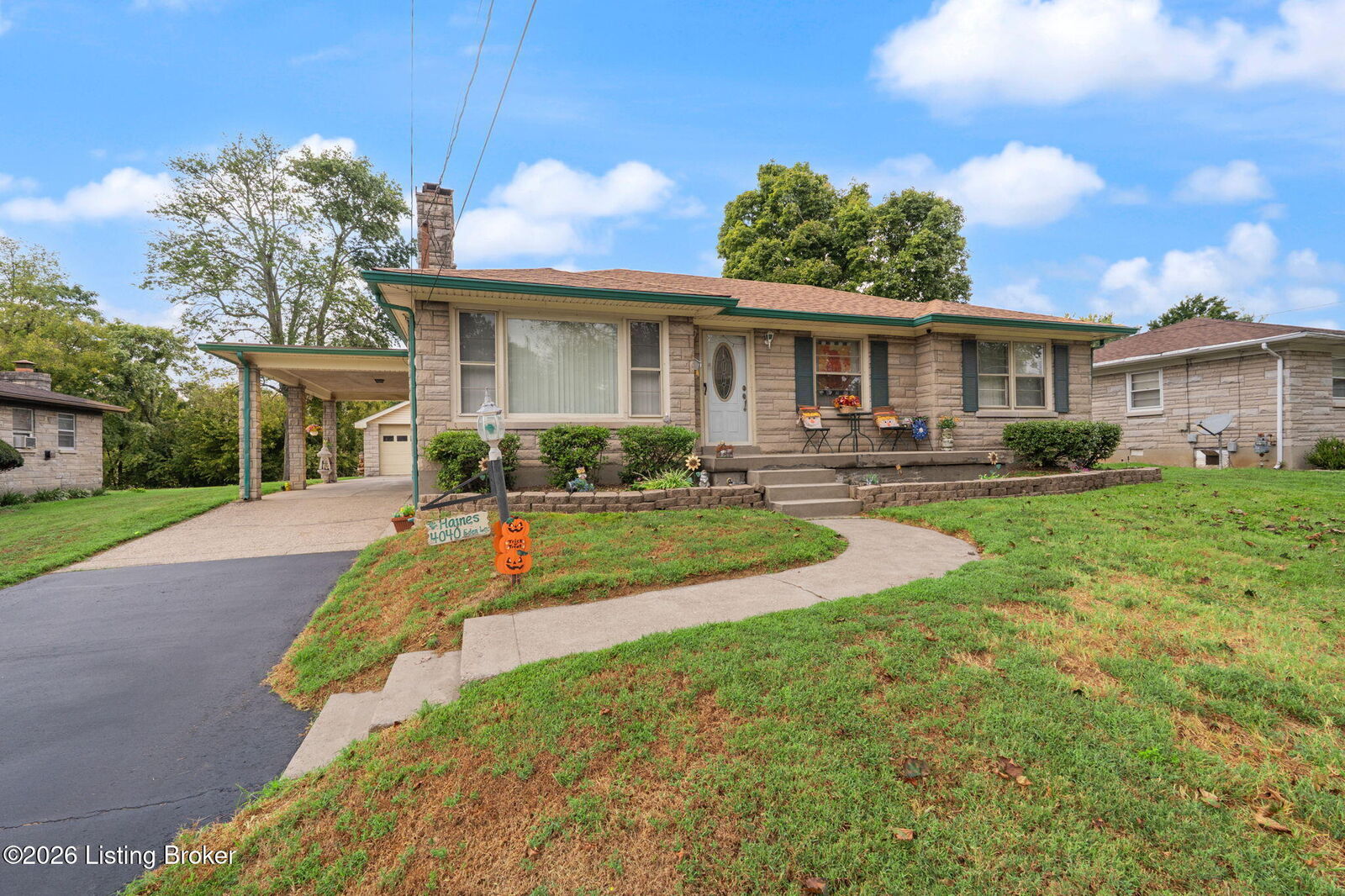 Property Photo:  4040 Eden Ln  KY 40216 