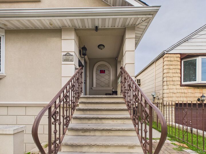 Property Photo:  3147 Waterbury Avenue  NY 10465 
