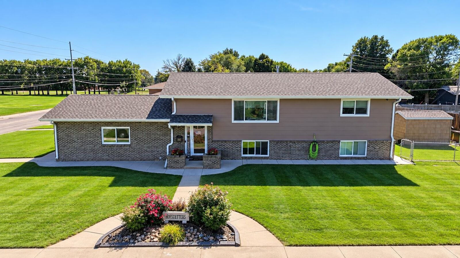 Property Photo: 1502 W William Ave NE 69101