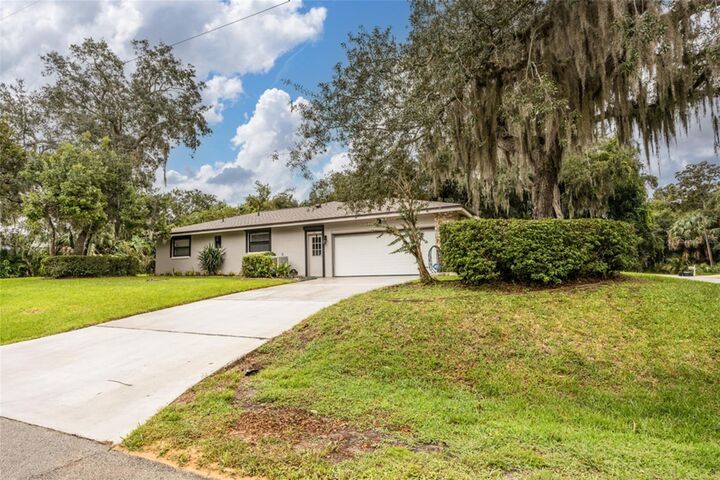 Property Photo:  70 Furness Place  FL 32137 