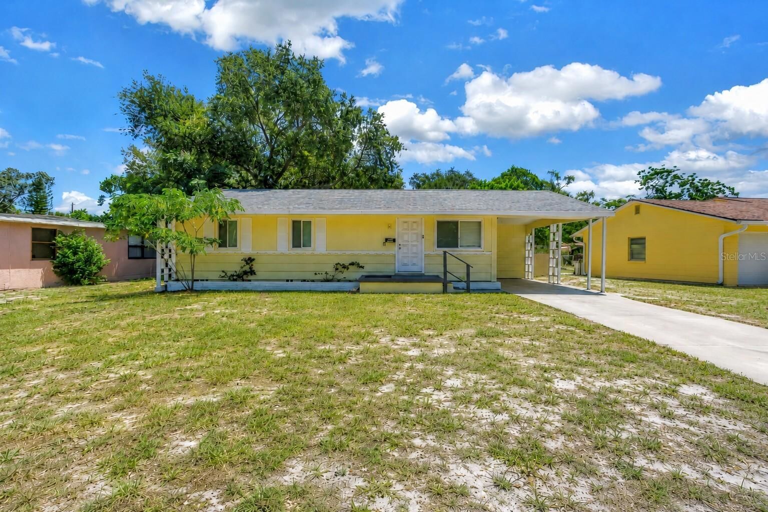 Property Photo:  930 Alcazar Way S  FL 33705 
