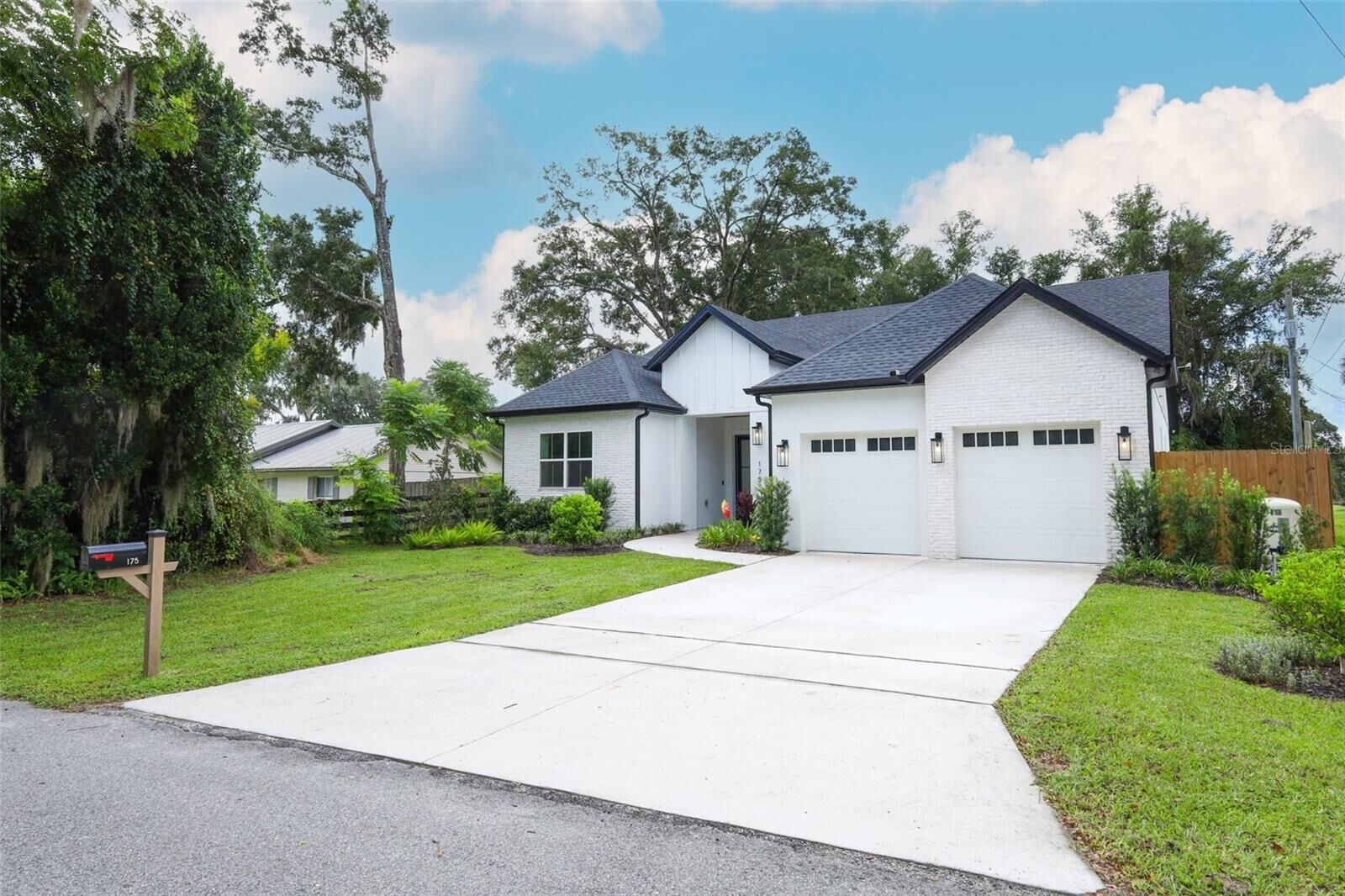 Property Photo: 175 Pine Street FL 32732