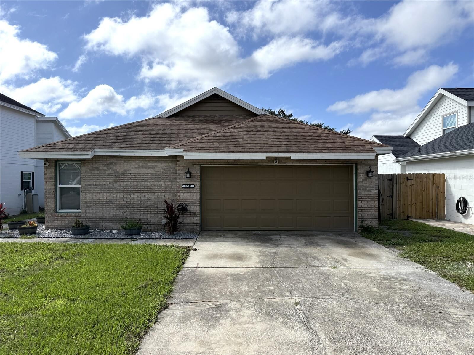 Property Photo: 9542 Sundance Court FL 32825