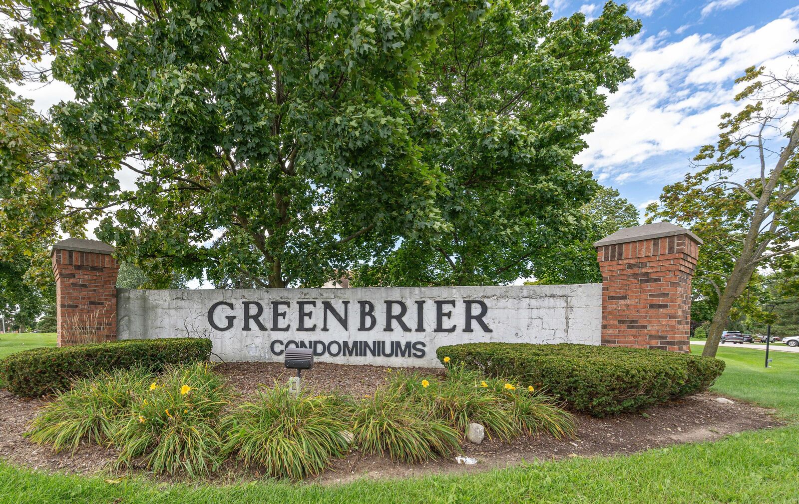 Property Photo:  10625 N Ivy Ct  WI 53092 