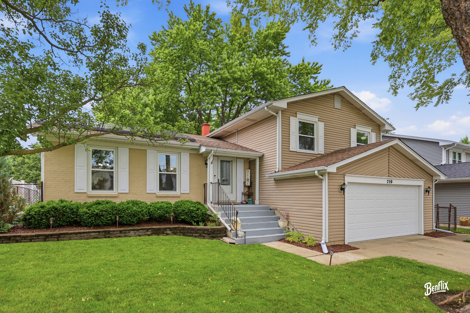Property Photo:  750 Dunhill Drive  IL 60089 
