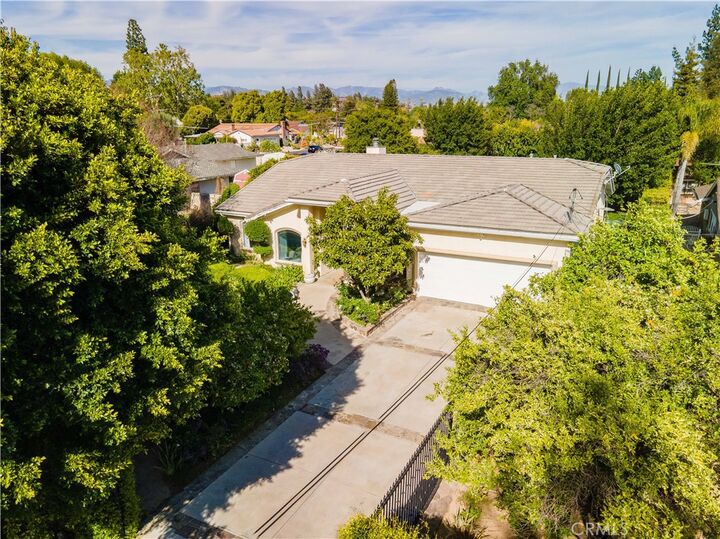Property Photo: 9240 Encino CA 91325